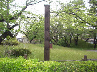 酒田東高校敷地にある亀ヶ崎城址の碑